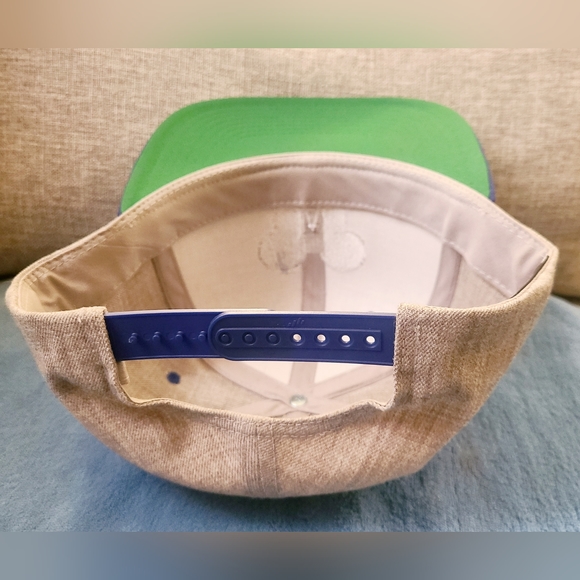 LA Mouse Snapback Gray Hat New Without Tags Adjustable - Picture 3 of 6